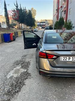 نيسان ألتيما